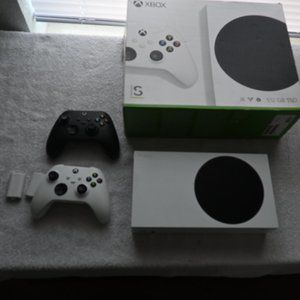 Xbox Series S With 2 controllers & External Hardrive